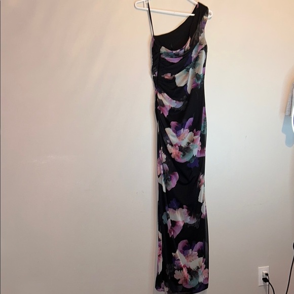 Black and Pink Asymmetrical One-Shoulder Bodycon Dress - Picture 2 of 7